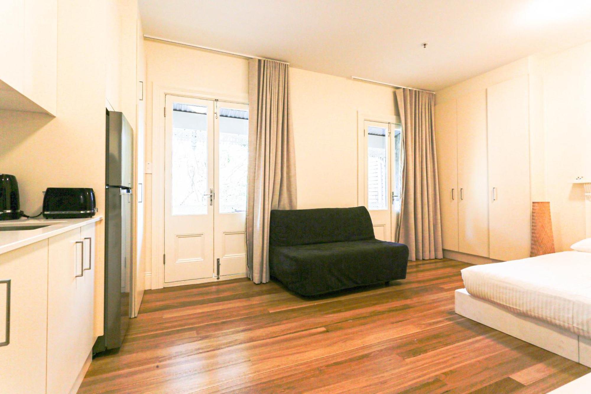 Apartment Elegant With Balcony Surry Hills 6 Sydney